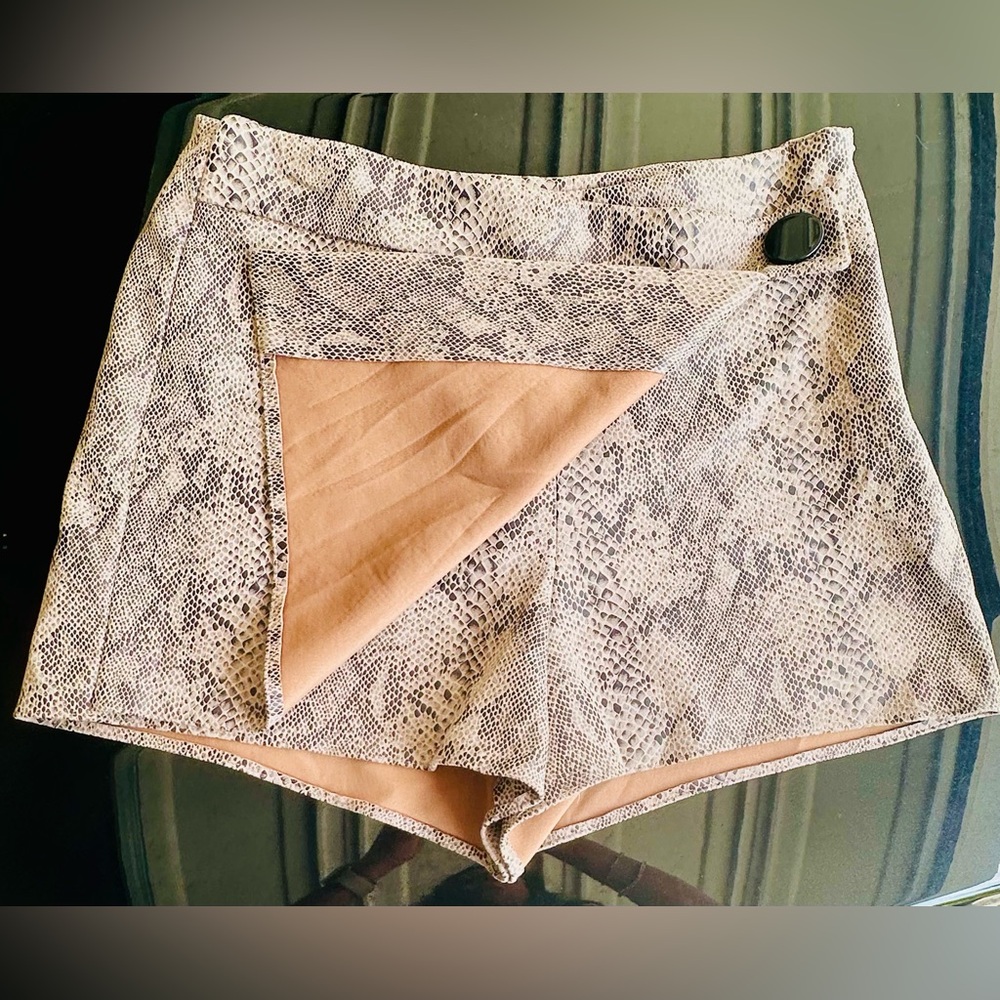 Zara Basic Snake-Print Skort • Size L • Neutral Beige / Tan - Picture 3 of 4